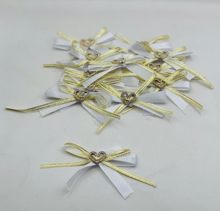 ببيونة مع قلب للزينة